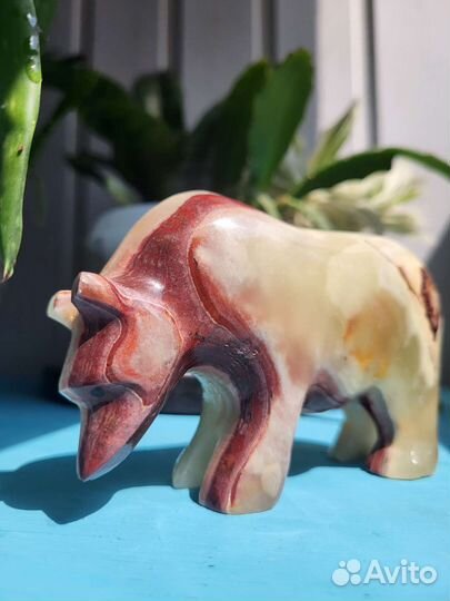 Статуэтка из оникса