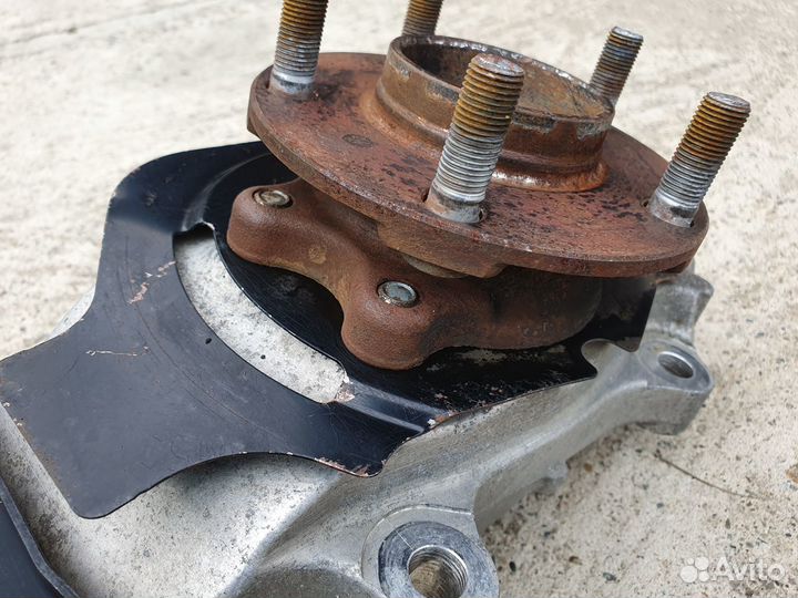 Кулак передний левый (Ступица) для Nissan Fuga