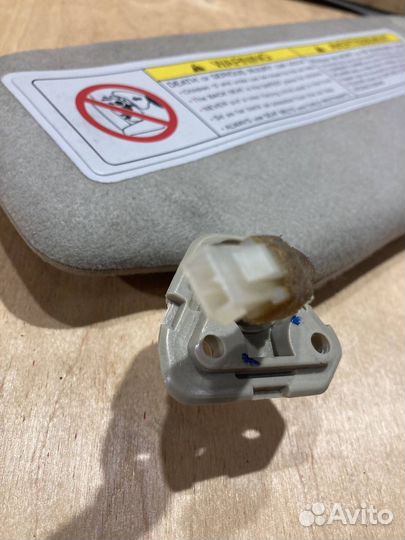 Козырек левый