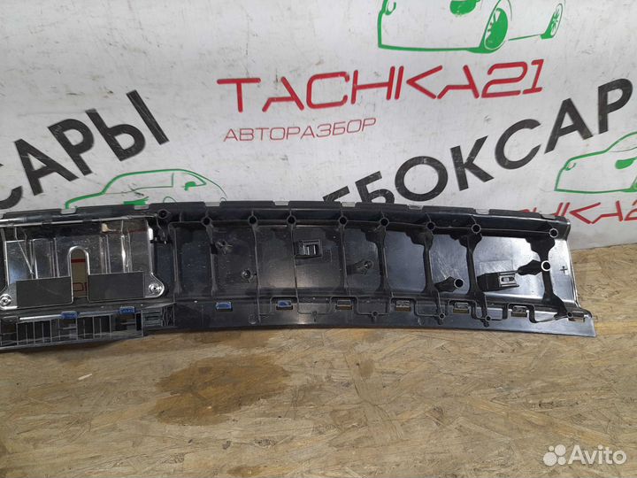 Кожух замка багажника VW Touareg NF (2010-2018)