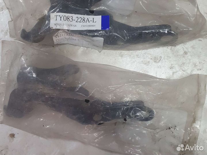 Петли капота tayota avensis