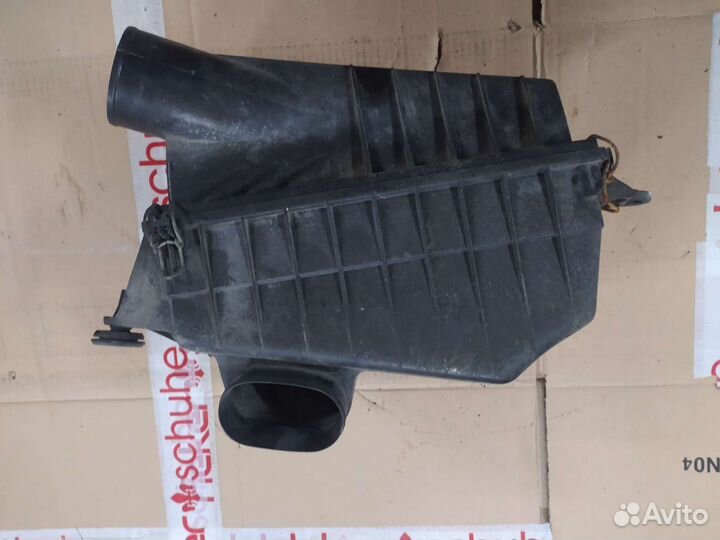 Корпус воздушного фильтра Вольво 460