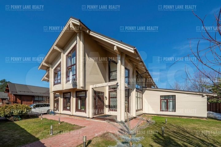 Коттедж 210 м² на участке 10 сот.