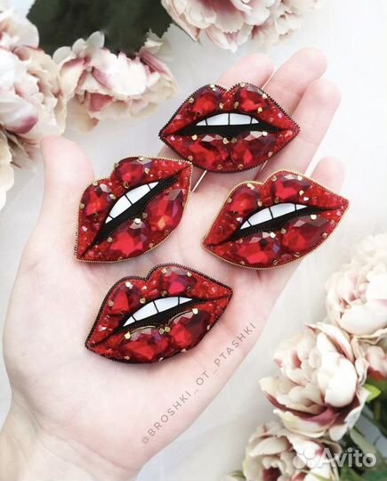 Брошь «губы»