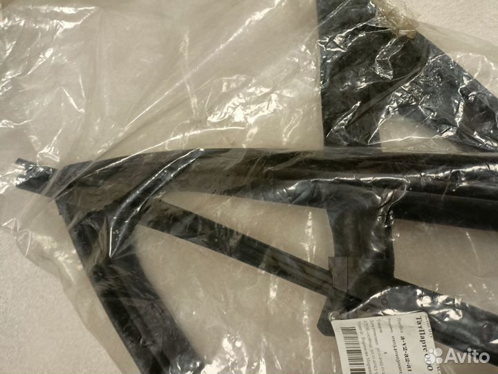 Уплотнитель стекла двери передней левой KIA K5