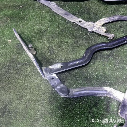 Петля крышки багажника Opel omega B