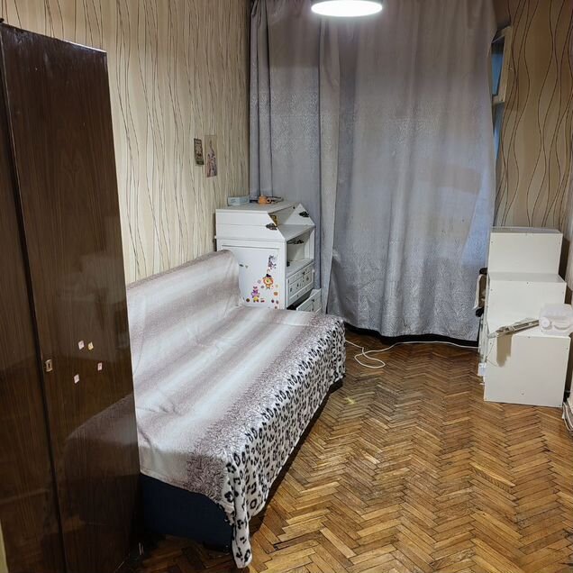 Комната в 3-к., 1/5 эт.