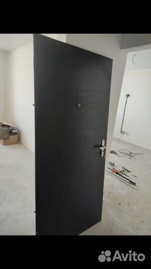 Дверь входная металлическая от застройщика