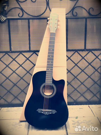 Гитара Белучи. Новая. Акустика
