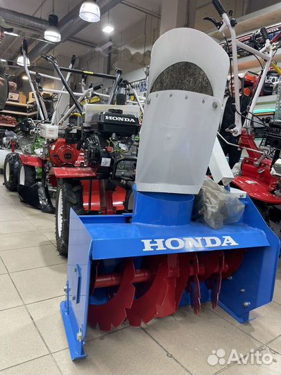 Мотоблок со снегоуборочной насадкой Honda GX240