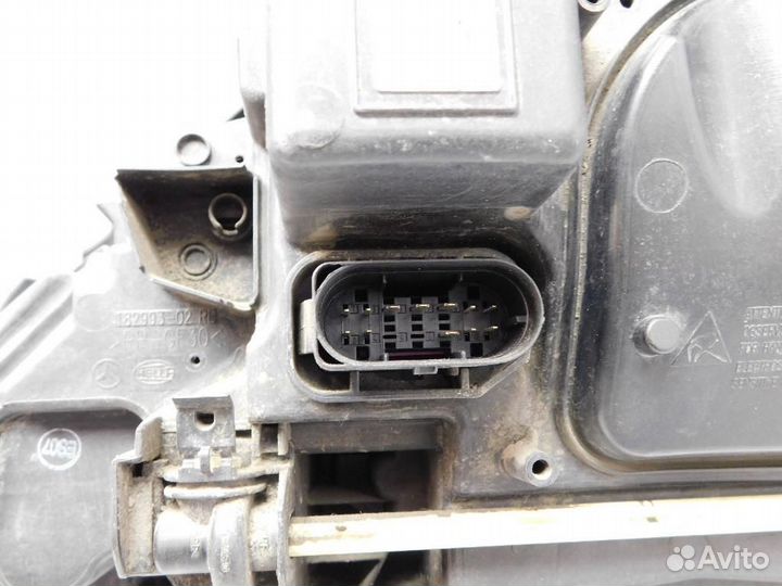 Фара правая Mercedes-Benz E-Class