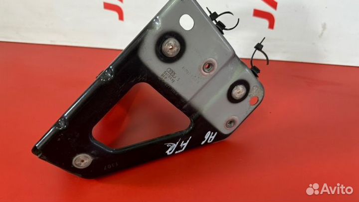 Кронштейн Крепления крыла передний правый Audi A6