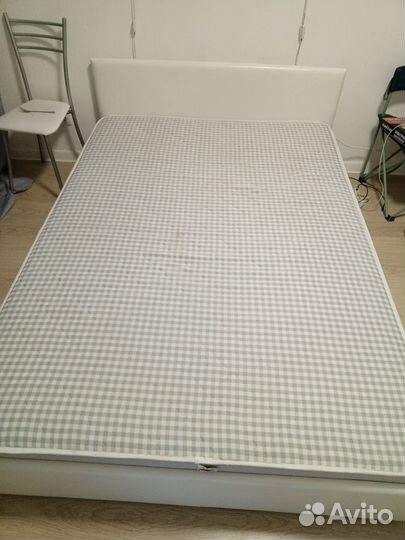 Продам кровать с матрасом