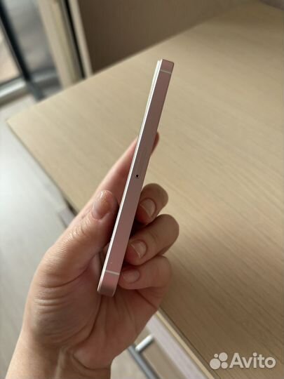 iPhone SE, 32 ГБ