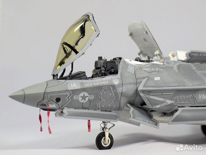 Модель F-35B lightning II