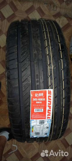 Sunfull SF-888 245/40 R19