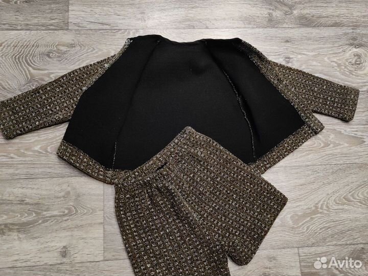 Костюм для девочки с шортами 98