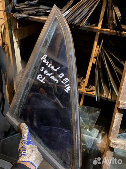 Кузовная форточка задняя левая passar b3 b4