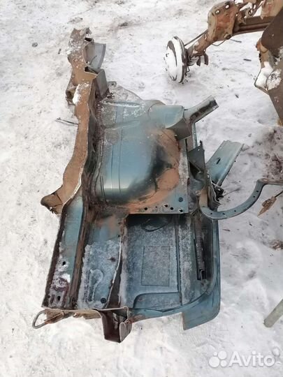 Крыло заднее правое Volkswagen Passat b3 седан