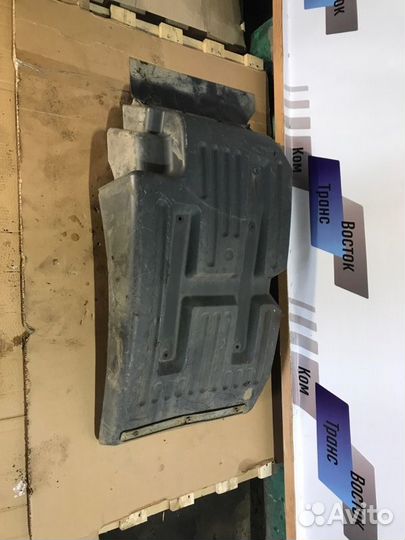 Подкрылок левый Hino 700 самосвал 2015