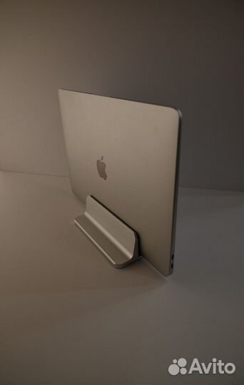 Вертикальная подставка под macbook / ноутбук