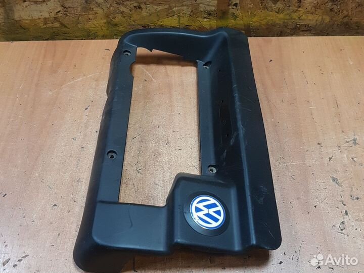 Декоративная крышка двигателя Volkswagen Golf 4 03