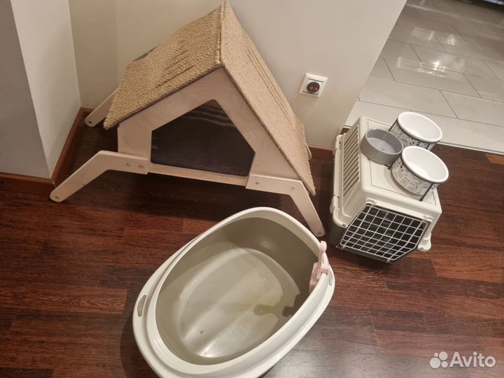 Домик для кошки с когтеточкой бу