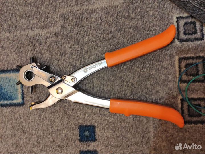 Инструмен для пробития часовых ремешков