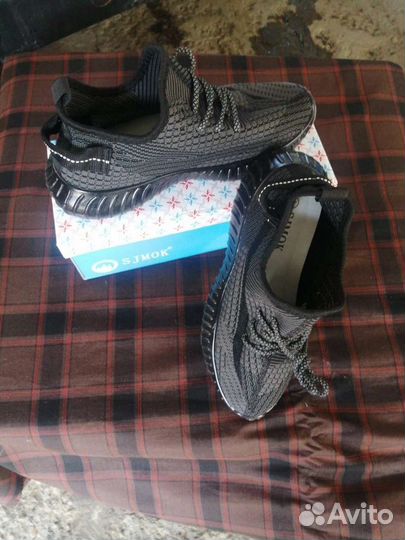 Кроссовки мужские 40 размер новые