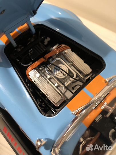 Модель автомобиля Shelby Cobra 427 S/C 1:18