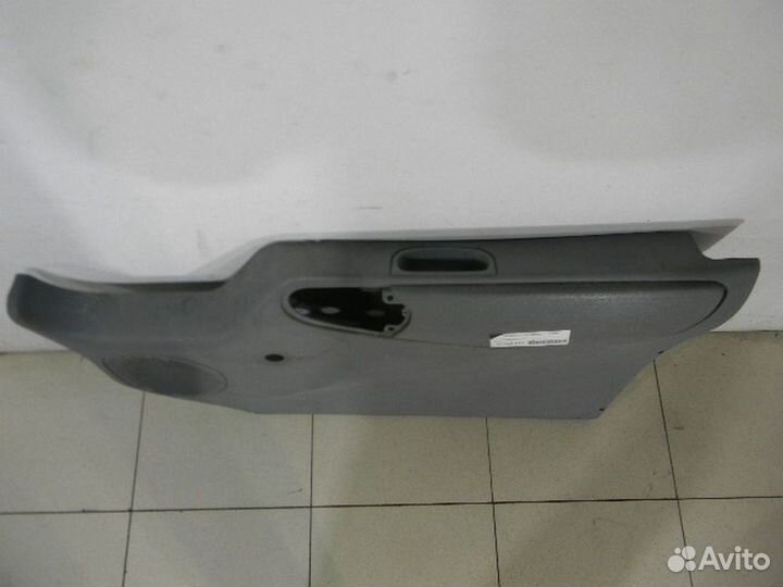 Обшивка двери передней правой