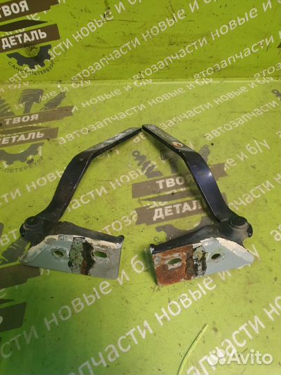 Петли капота Volkswagen Golf 3 1.6 AEE