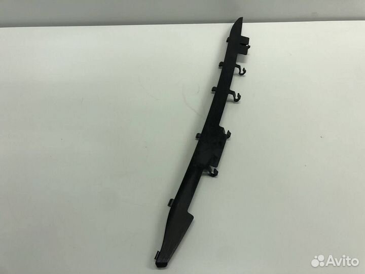 Декоративная накладка торпедо правая Tesla Model Y