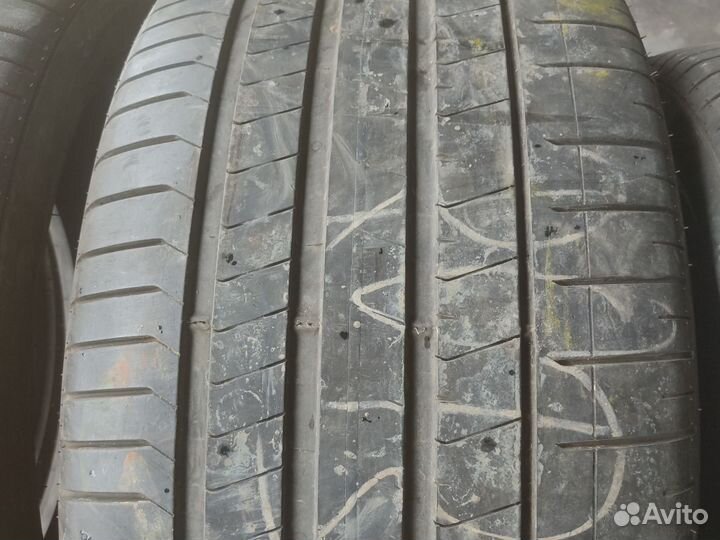 Pirelli P Zero 285/40 R22 и 325/35 R22