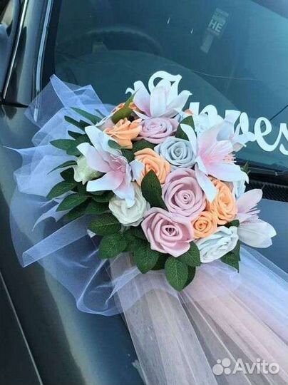 Свадебное украшение на машину