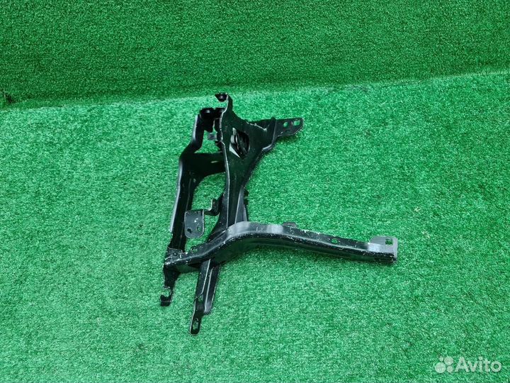 Кронштейн фары левый BMW X5