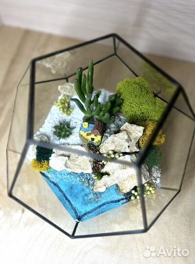 Подарок - композиция с живыми цветами