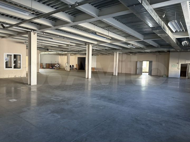 Здание, 1930 м²