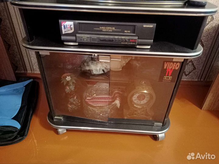 Столик для телевизора