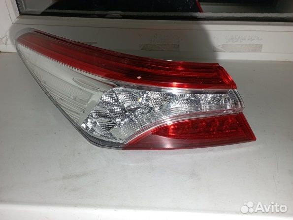 Тойота Камри 70 фонарь задний левый В крыло