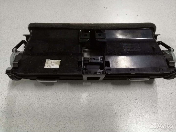 Дефлектор центральный воздушный VW Jetta 6