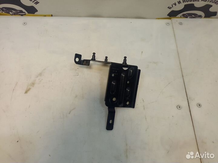 Кронштейн блока aбс Volkswagen Polo