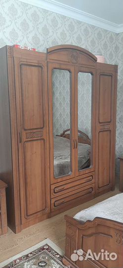 Продам спальный гарнитур