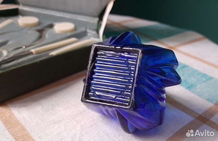 Флакон с пульверизатором и пудренница ленэмальер