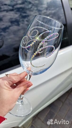 Бокал с инициалами стразами