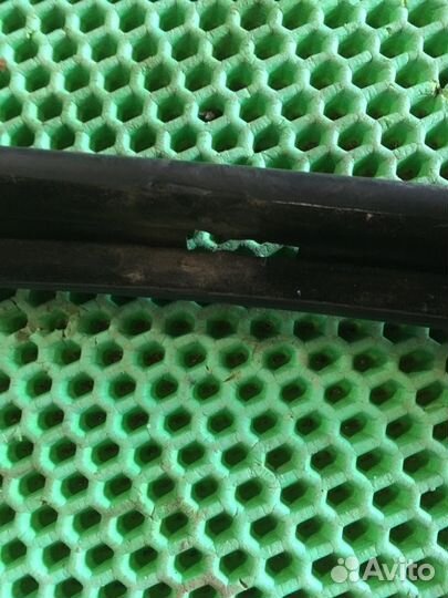 Уплотнительная резинка задняя левая Opel Astra H