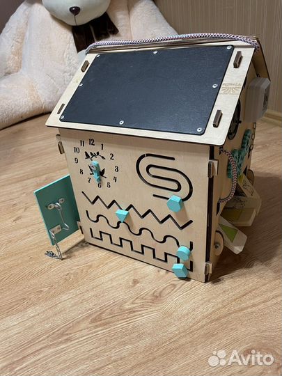 Бизиборд домик