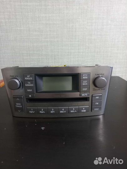 Штатный магнитофон Toyota Avensis T250