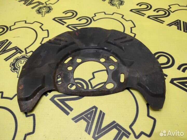 Щиток тормозного механизма передний правый Subaru