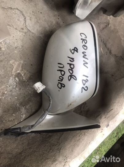 Зеркало и ручка двери на Toyota crown 184